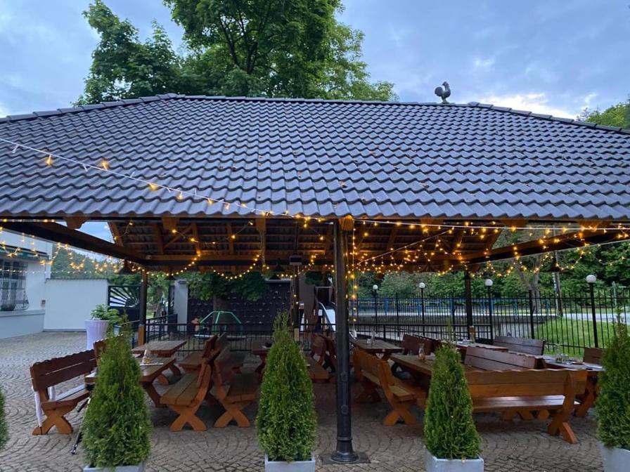 Penzion A Restaurace Belecky Mlyn Pteni ภายนอก รูปภาพ