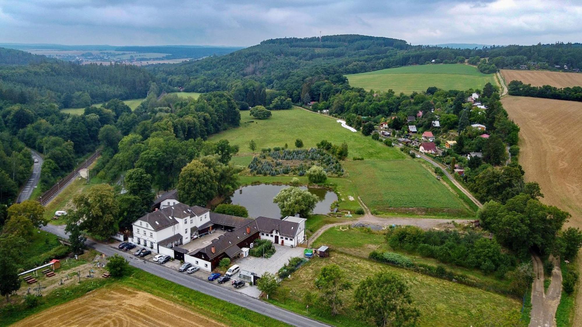 Penzion A Restaurace Belecky Mlyn Pteni ภายนอก รูปภาพ